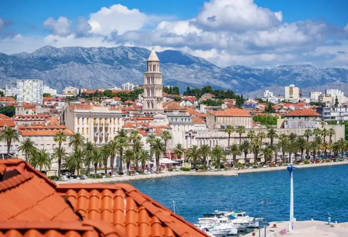 Widok z hotelu Galeria Valeria Seaside Downtown