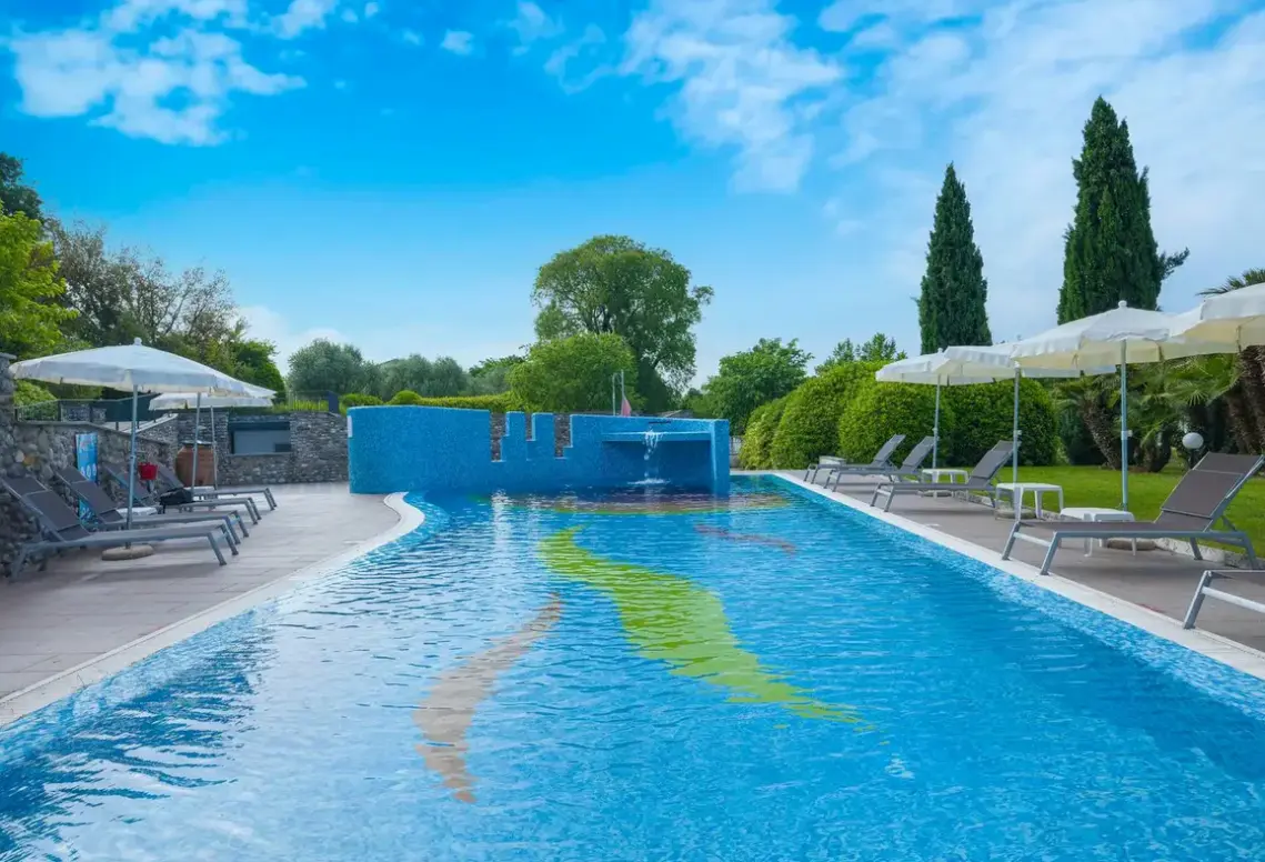 Basen w hotelu Golf Paradiso (Castelnuovo del Garda)