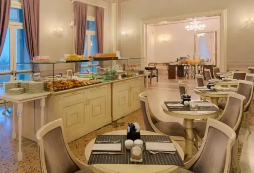 Restauracja i jedzenie w hotelu Grand Hotel Palazzo (ex.NH Grand Hotel)
