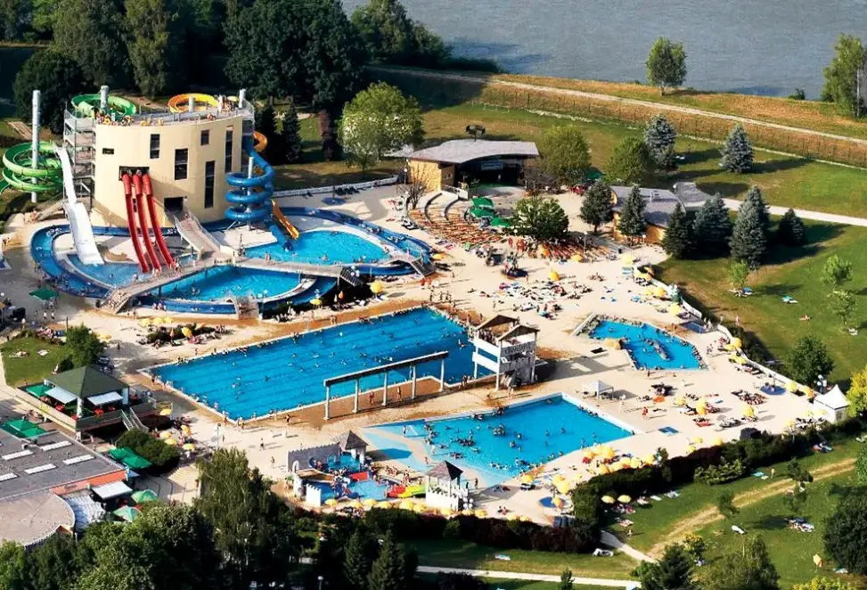 Basen w hotelu Grand Hotel Primus