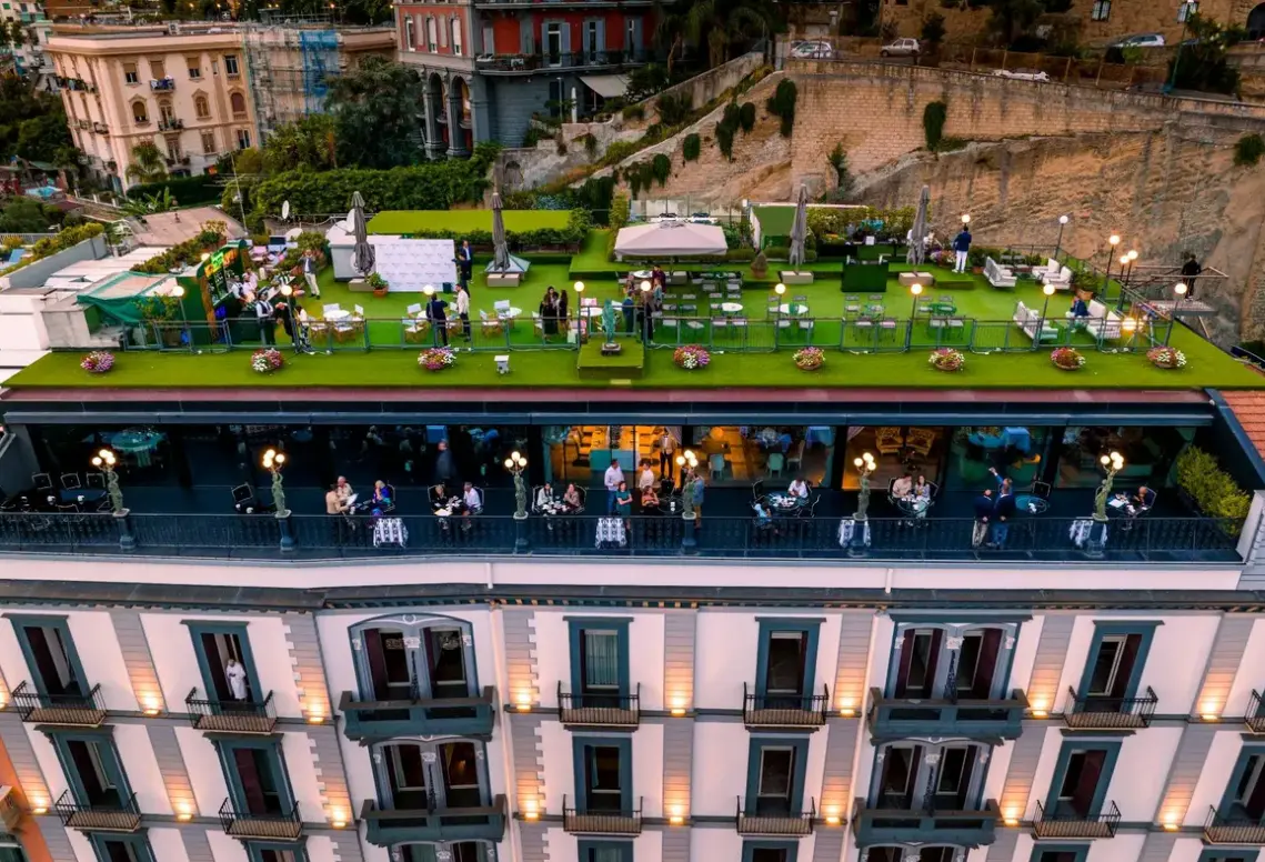 Restauracja i jedzenie w hotelu Grand Parkers