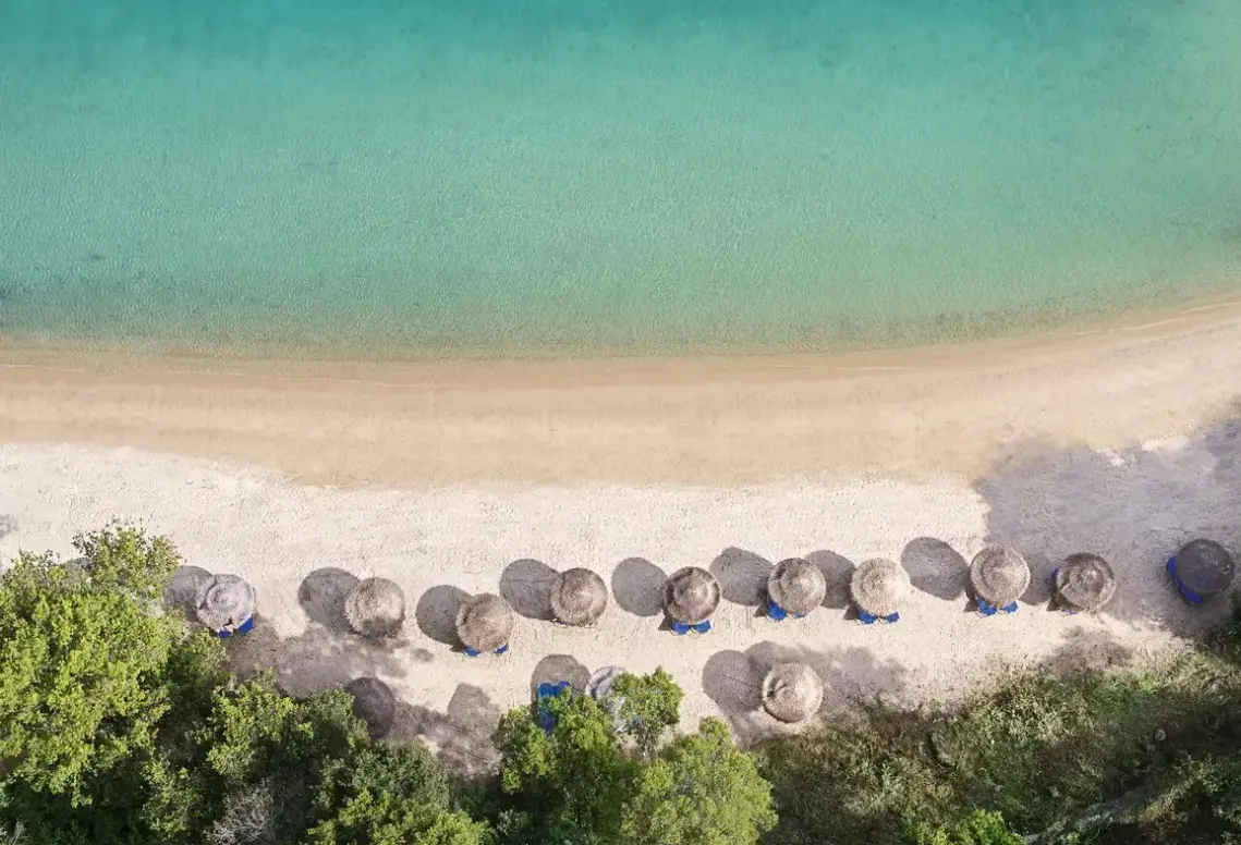Plaża przy hotelu Grecotel Eva Palace Luxury Beach Resort