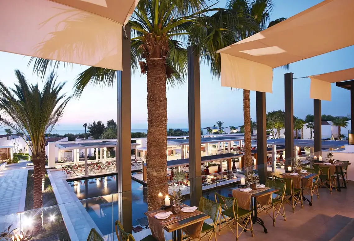 Restauracja i jedzenie w hotelu Grecotel Lux Me Dama Dama (ex. Grecotel Rhodos Royal)