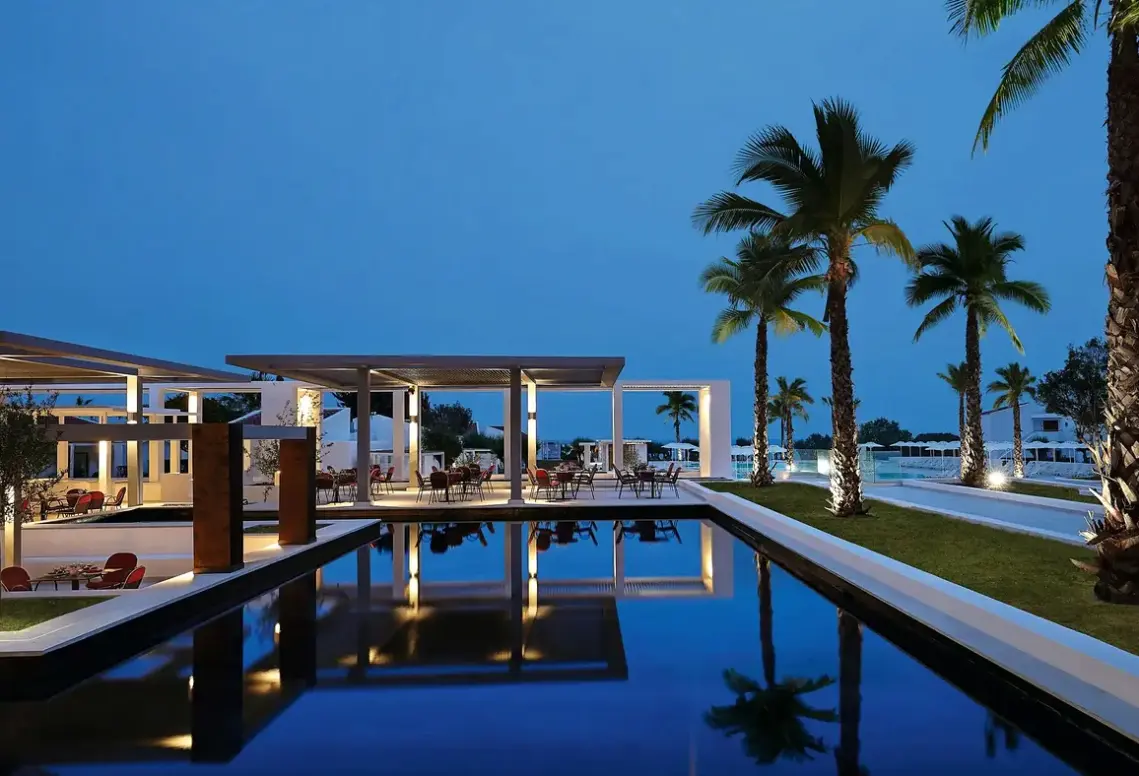 Basen w hotelu Grecotel Lux Me Dama Dama (ex. Grecotel Rhodos Royal)