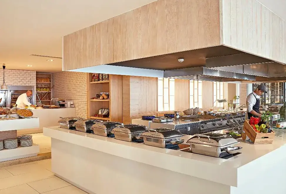 Restauracja i jedzenie w hotelu Grecotel LuxMe The White  (ex.Grecotel El Greco)
