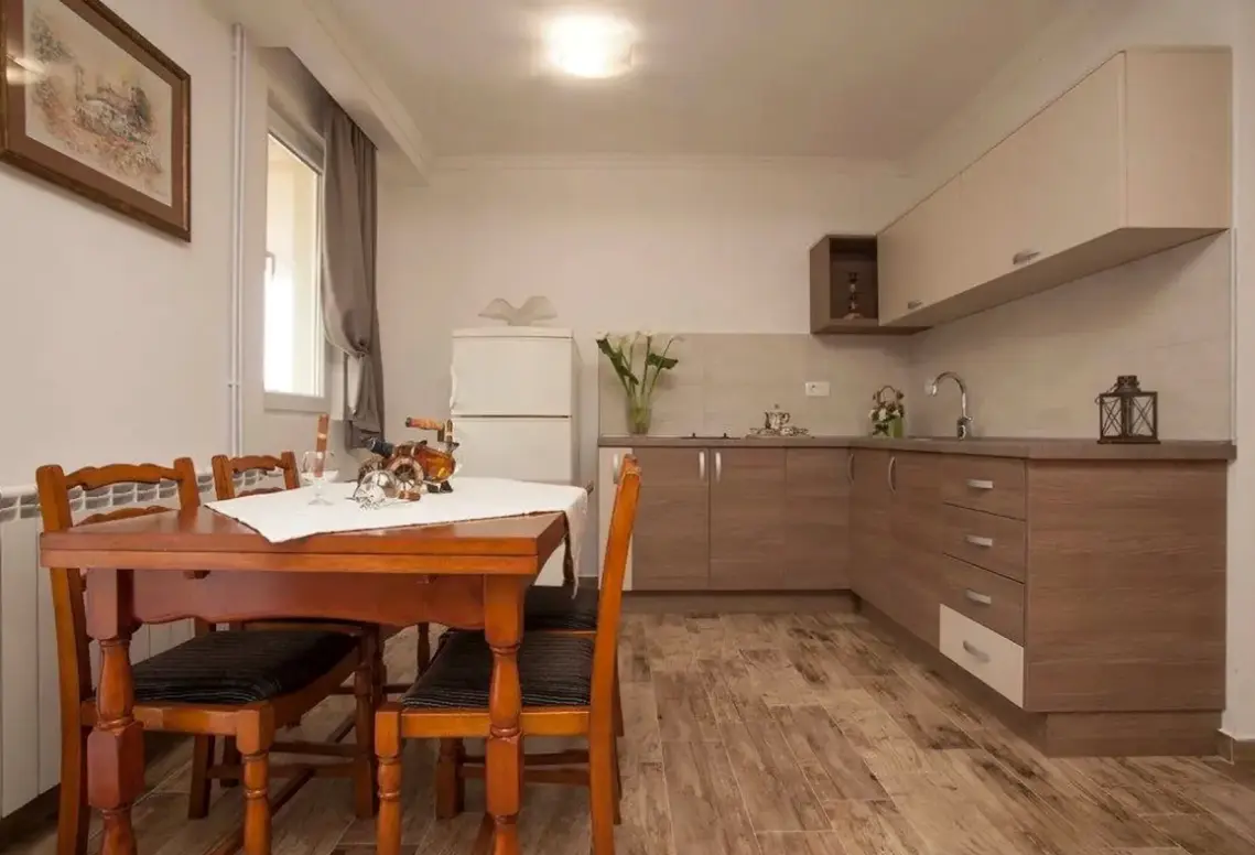 Restauracja i jedzenie w hotelu Guest House Medin