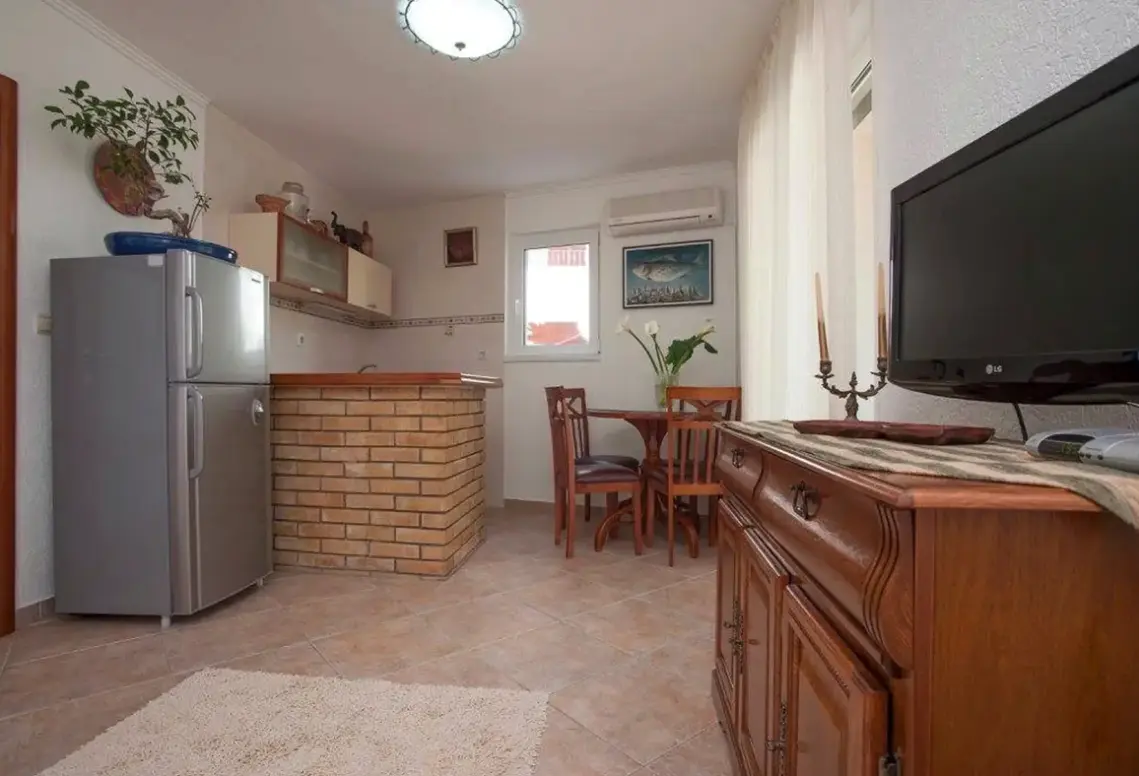 Restauracja i jedzenie w hotelu Guest House Medin