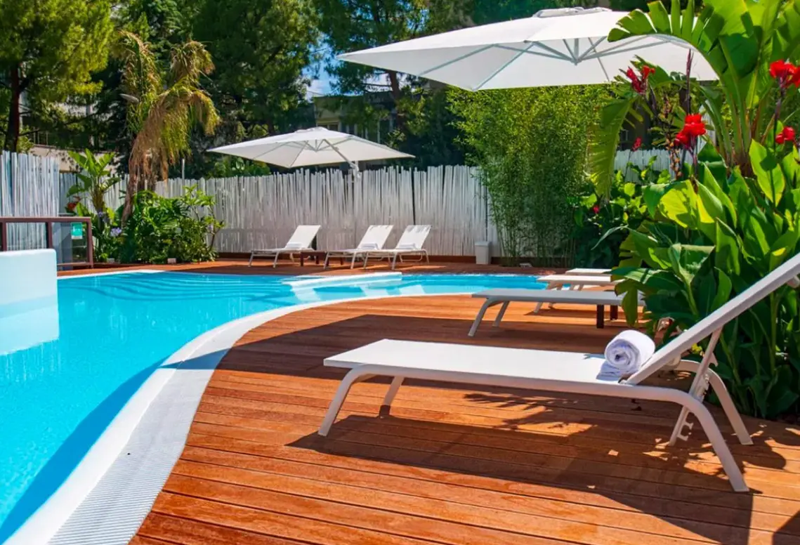 Basen w hotelu Hi Hotel Bari (ex. Hilton Garden Inn Bari)
