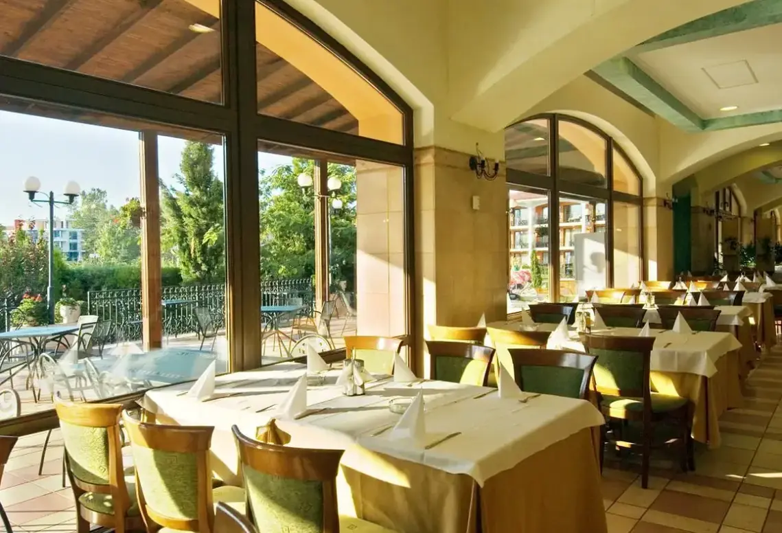 Restauracja i jedzenie w hotelu Hrizantema