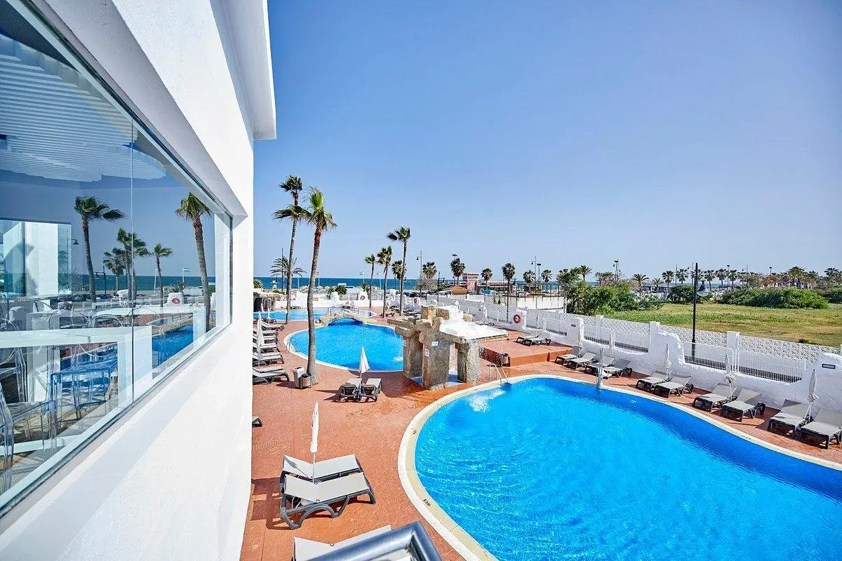 Basen w hotelu Ibersol Torremolinos Beach (ex. Marconfort Costa del Sol)