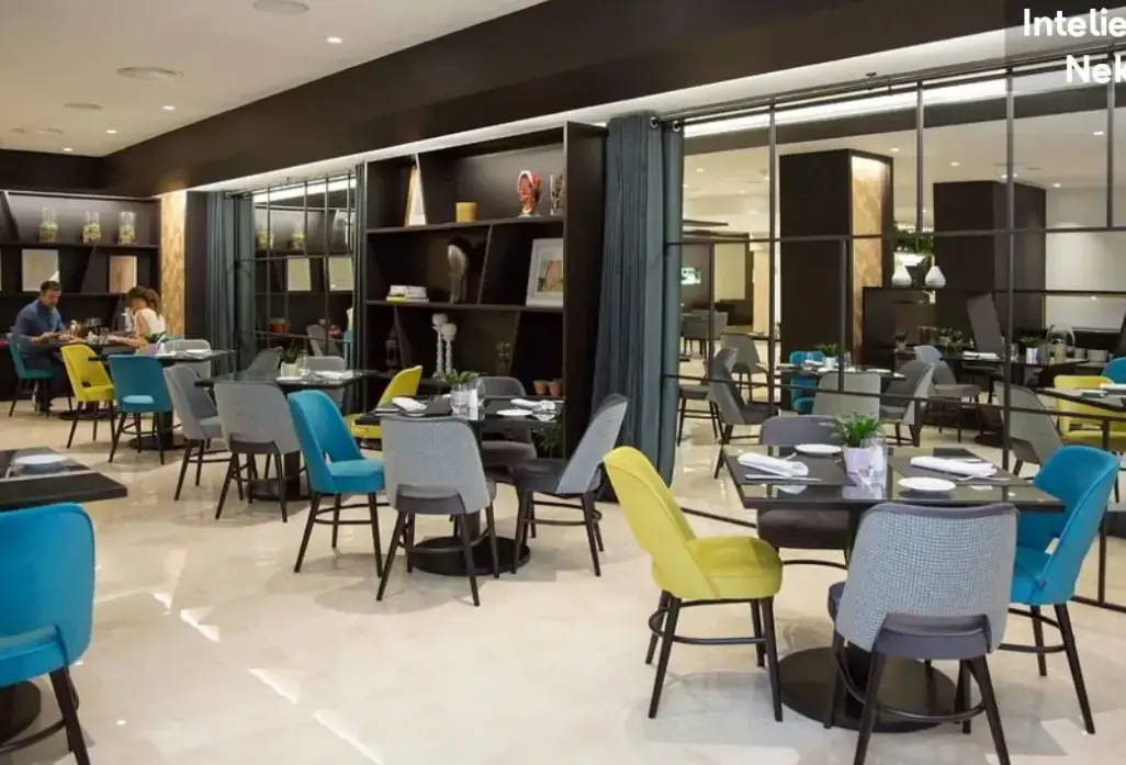 Restauracja i jedzenie w hotelu Intelier Rosa