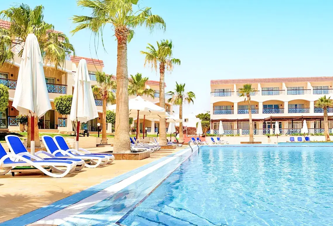 Basen w hotelu Ivy Cyrene Island Resort