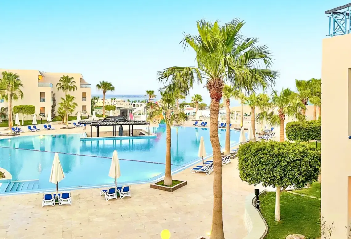 Basen w hotelu Ivy Cyrene Island Resort