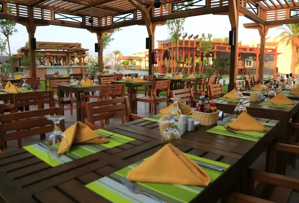 Restauracja i jedzenie w hotelu Jaz Royal Palmariva