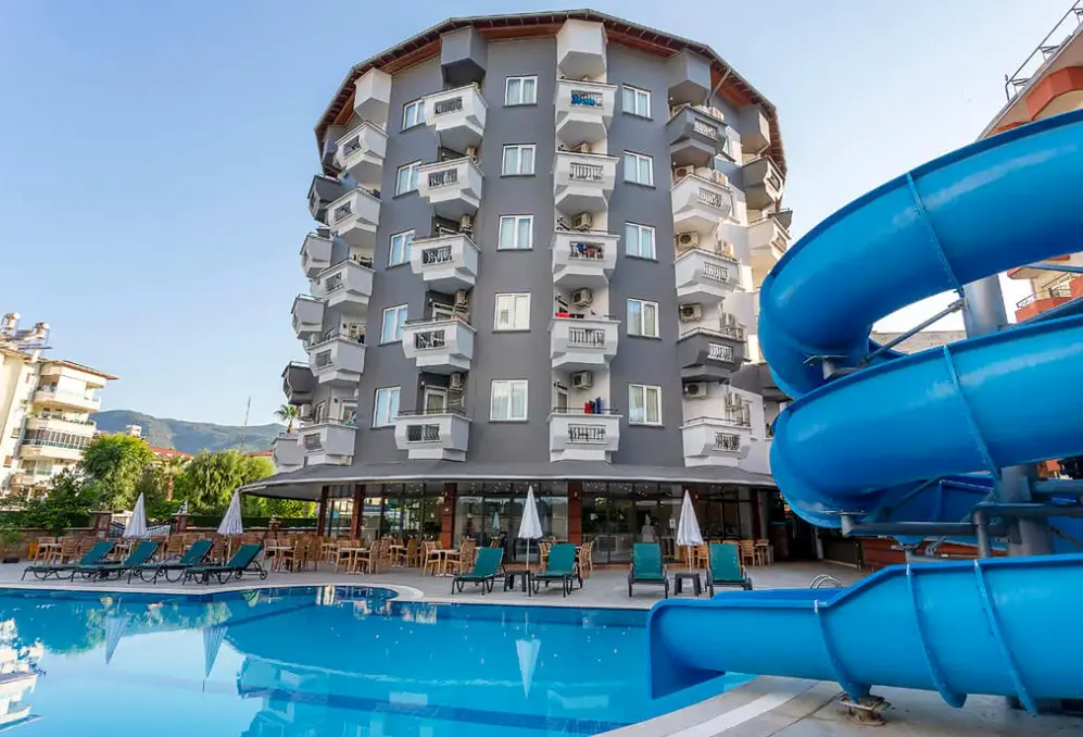 Basen w hotelu Kaila City (ex. K House)