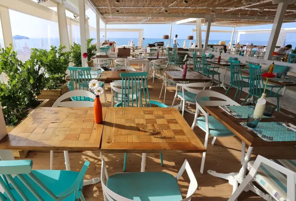 Restauracja i jedzenie w hotelu Kaktus Volga (Calella)