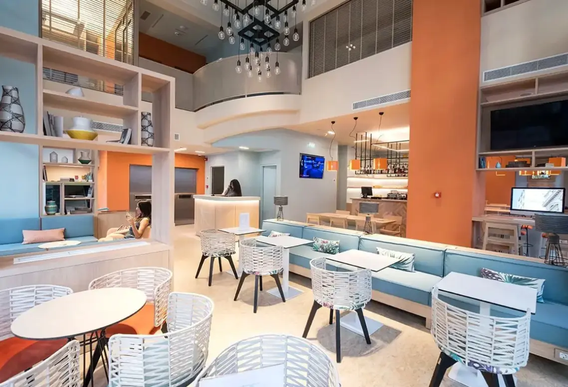 Restauracja i jedzenie w hotelu Kubic House Athens by Brown