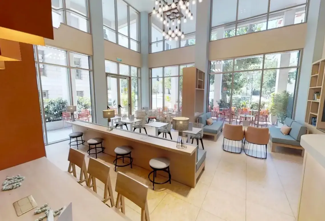 Restauracja i jedzenie w hotelu Kubic House Athens by Brown
