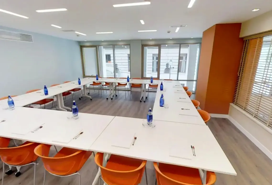 Restauracja i jedzenie w hotelu Kubic House Athens by Brown