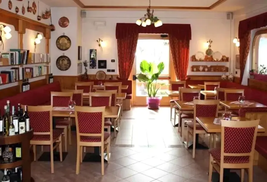 Restauracja i jedzenie w hotelu La Locanda (Giustino)