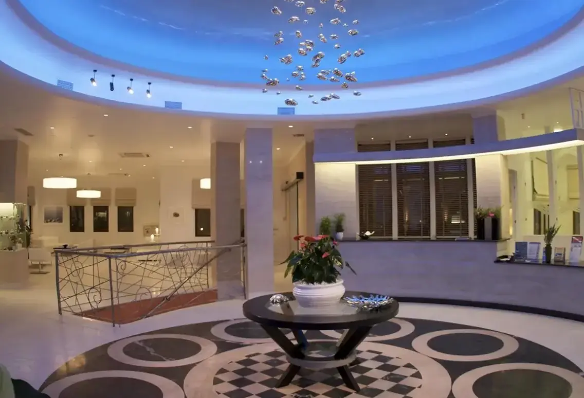 Lobby hotelu La Mer  (Kamari)