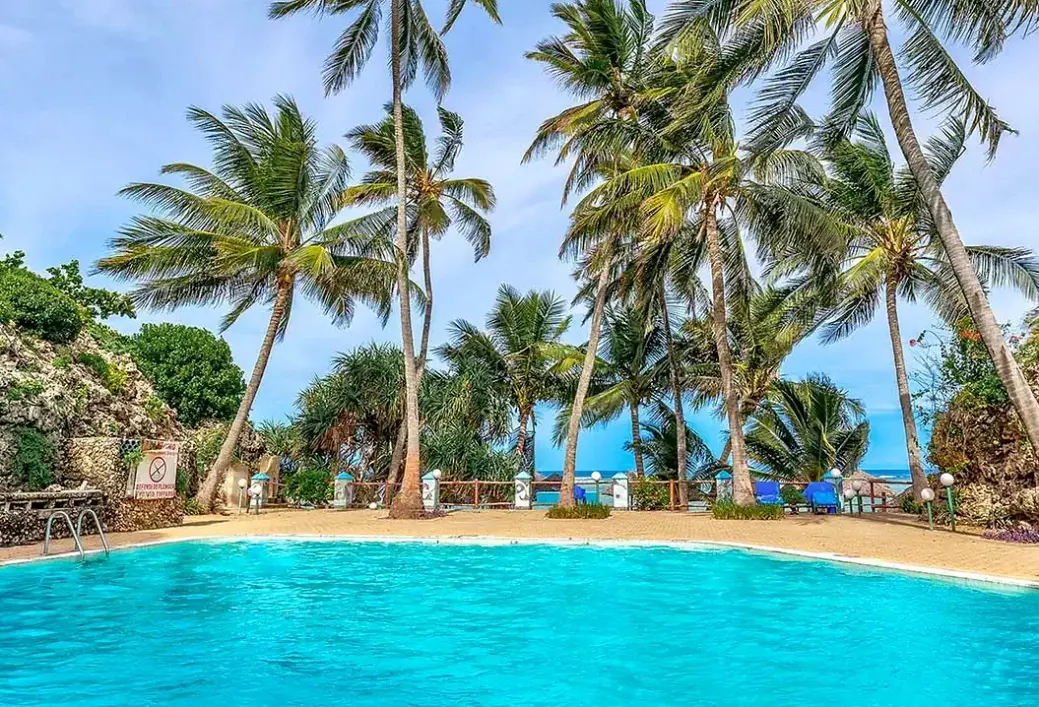 Plaża przy hotelu Leisure Lodge Beach & Golf Resort by Diamonds