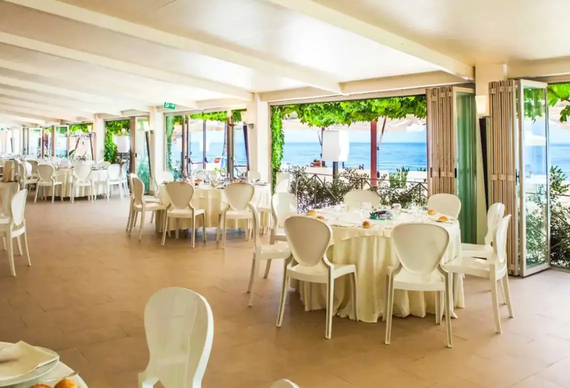 Restauracja i jedzenie w hotelu Lido Caparena