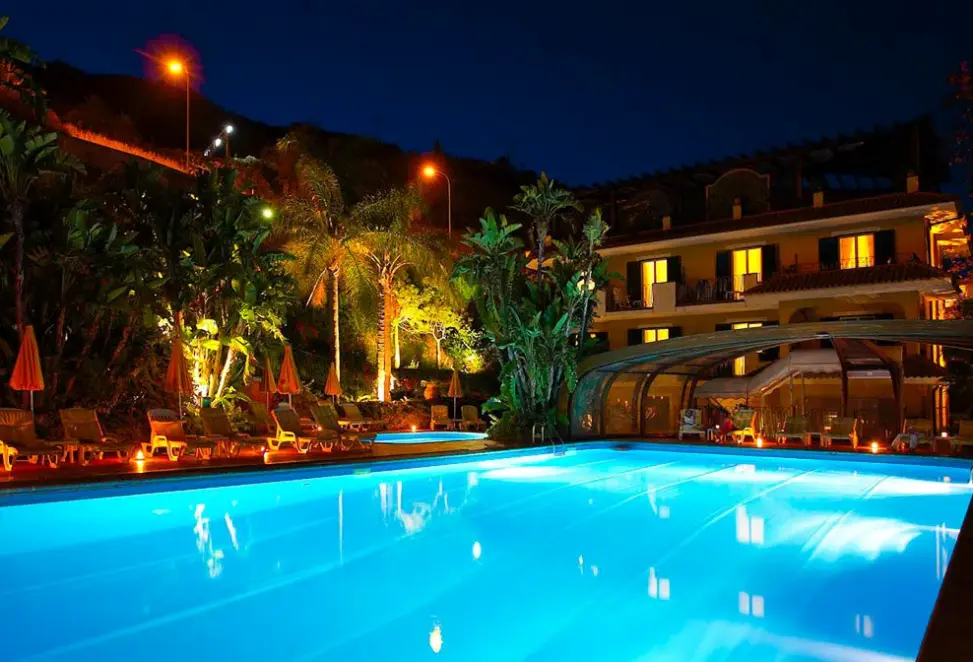 Basen w hotelu Lido Caparena