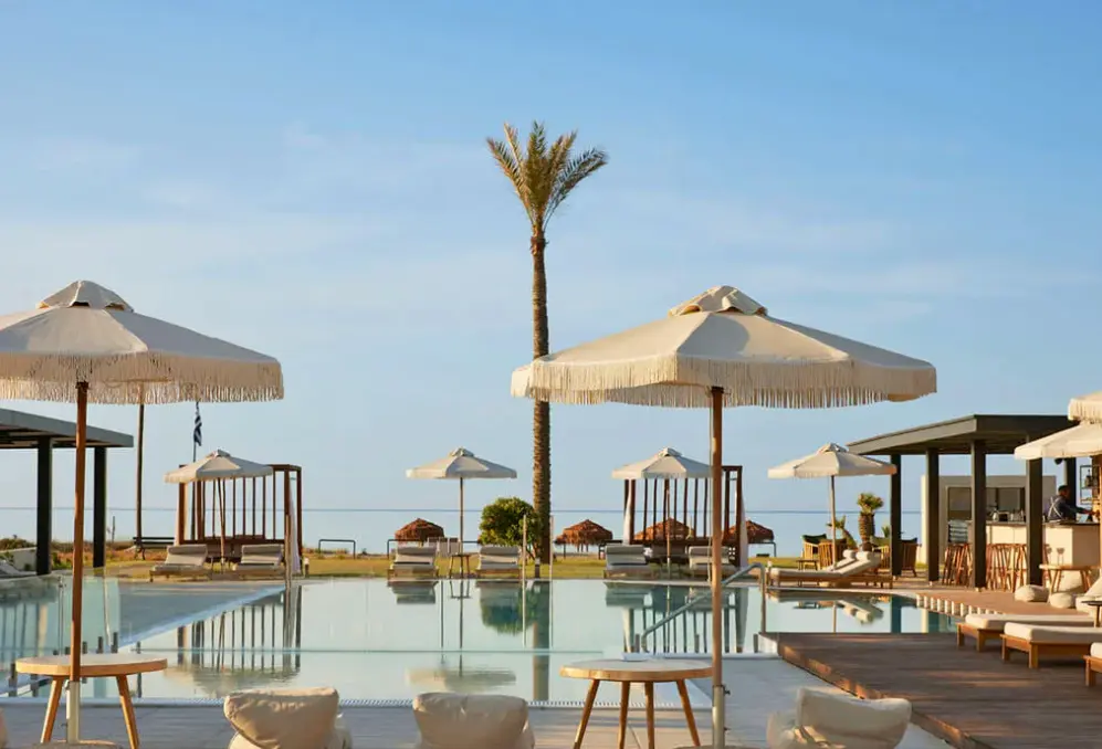 Basen w hotelu Louis Asterion Suites and Spa