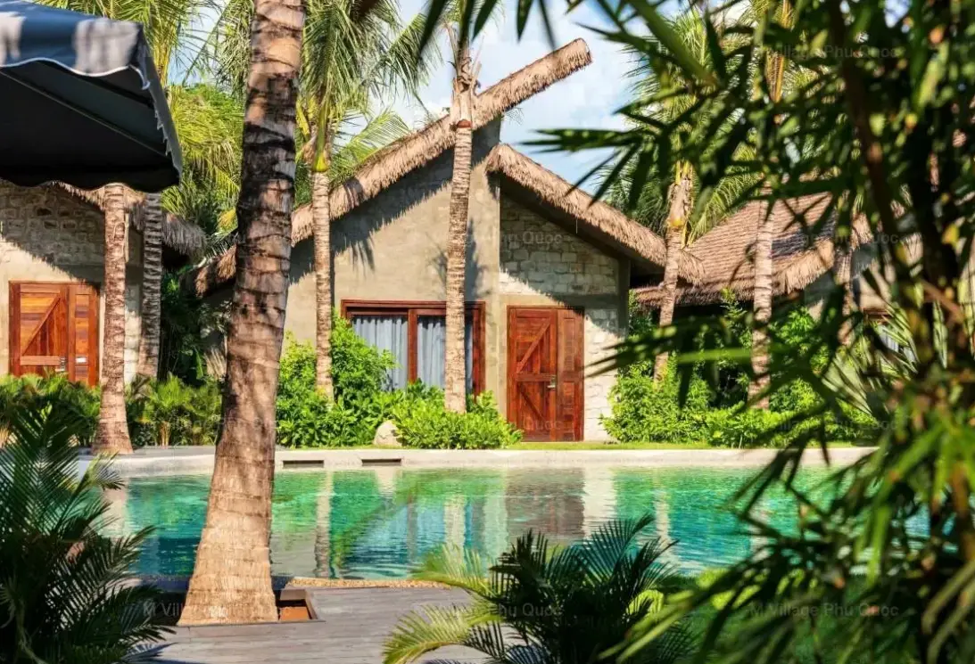 Basen w hotelu M Village Phu Quoc