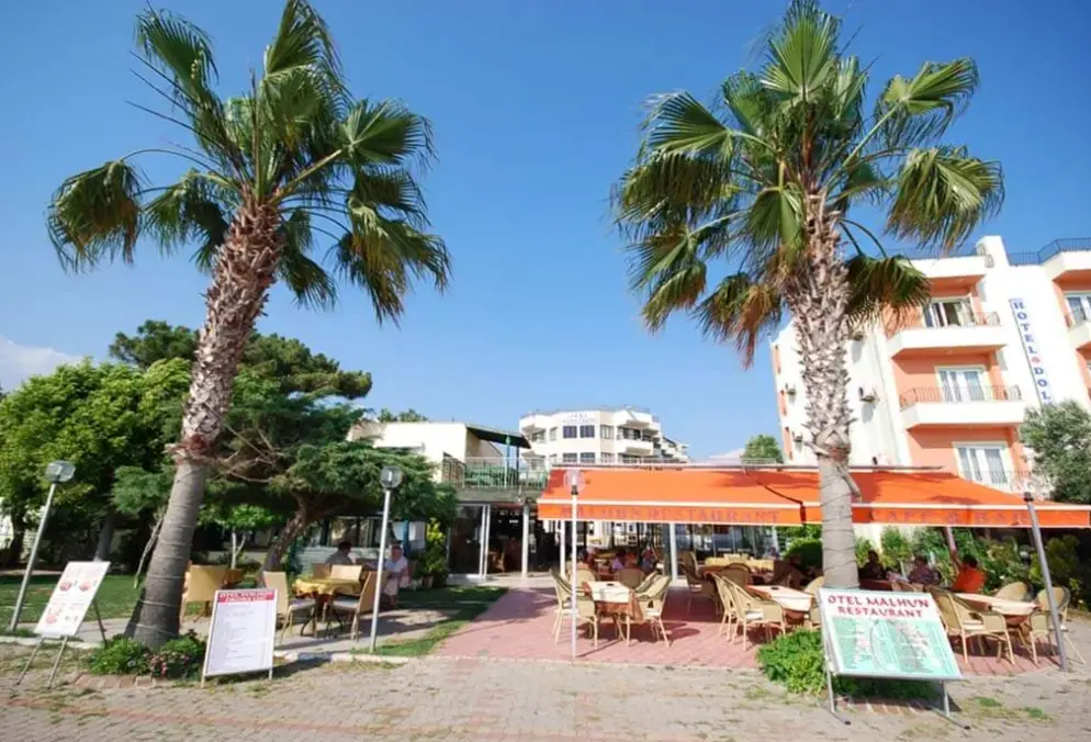 Restauracja i jedzenie w hotelu Malhun