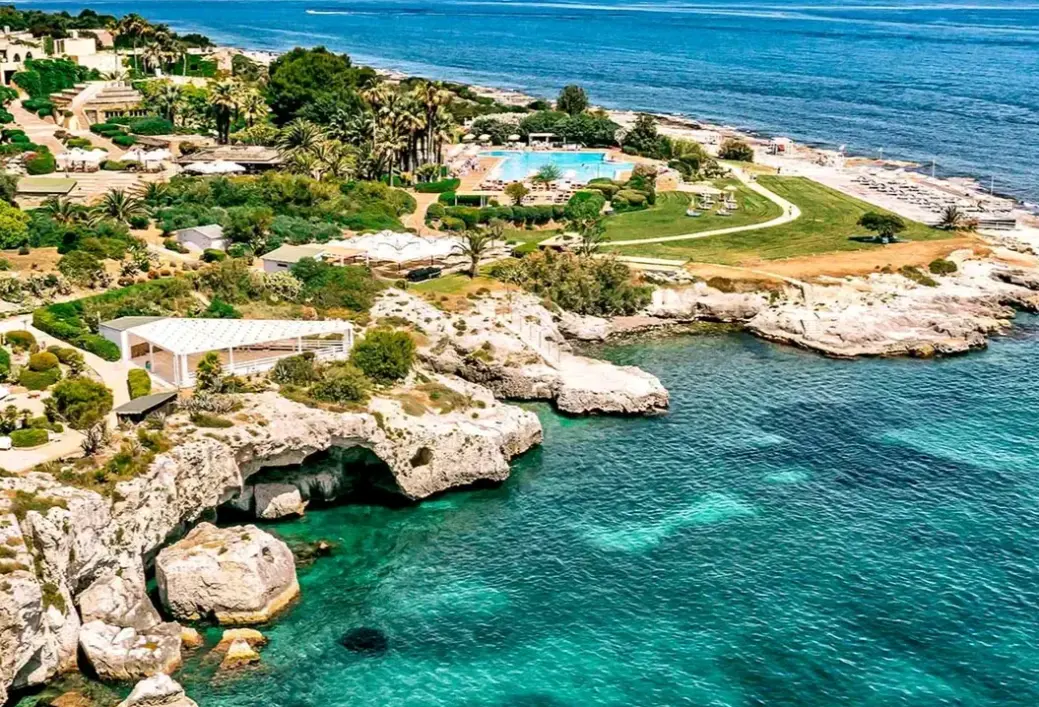 Plaża przy hotelu Mangias Brucoli Resort (ex. Brucoli Village)