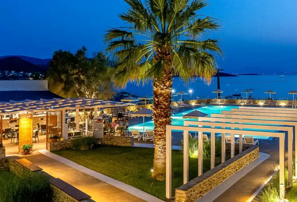 Basen w hotelu Marmari Bay