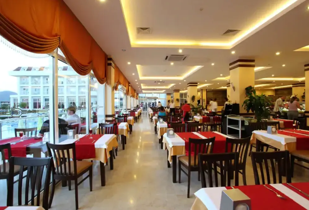 Restauracja i jedzenie w hotelu MG White Lilyum (ex Novia)