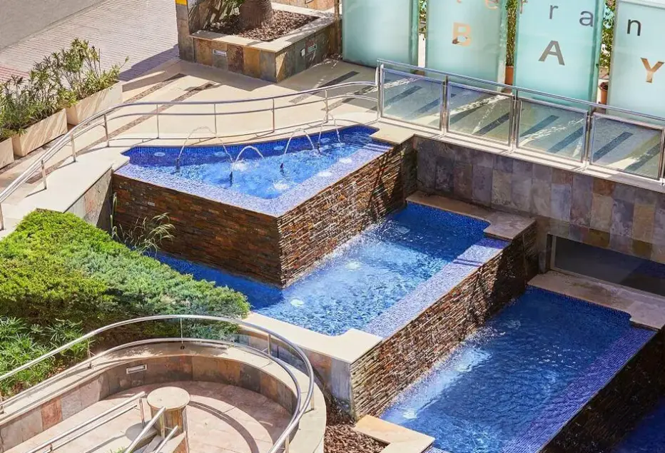Basen w hotelu Mll Mediterranean Bay (El Arenal)