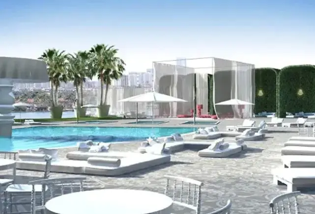 Basen w hotelu Mondrian South Beach
