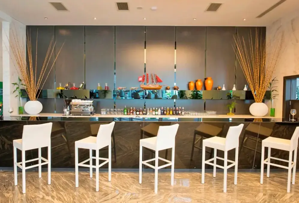 Restauracja i jedzenie w hotelu Muong Thanh Luxury Phu Quoc