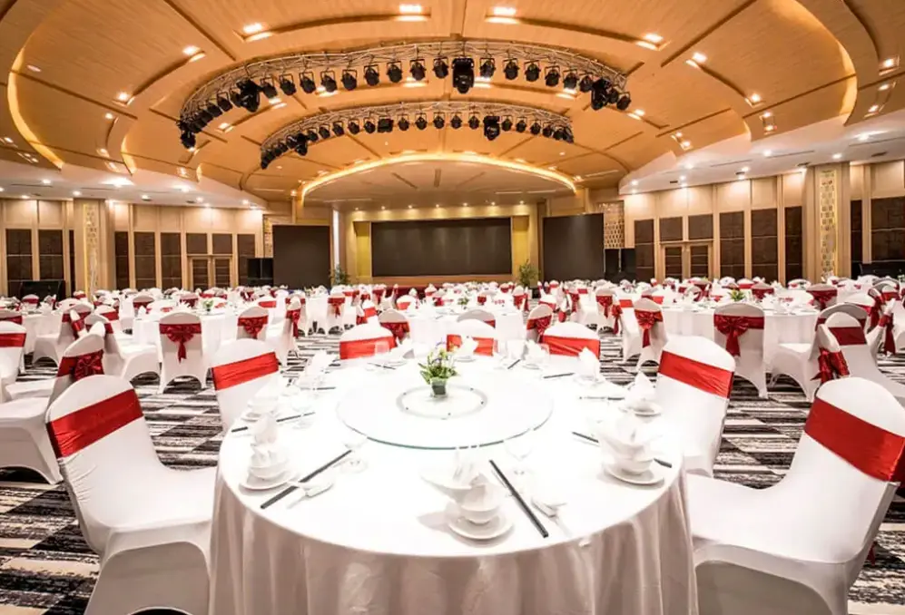 Restauracja i jedzenie w hotelu Muong Thanh Luxury Phu Quoc