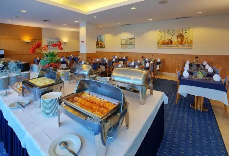 Restauracja i jedzenie w hotelu My Story Vila Nova