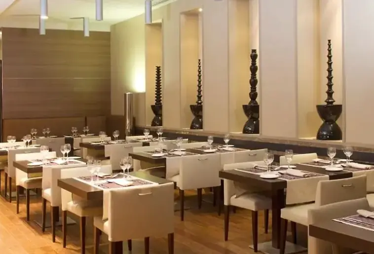 Restauracja i jedzenie w hotelu Nh Poznań