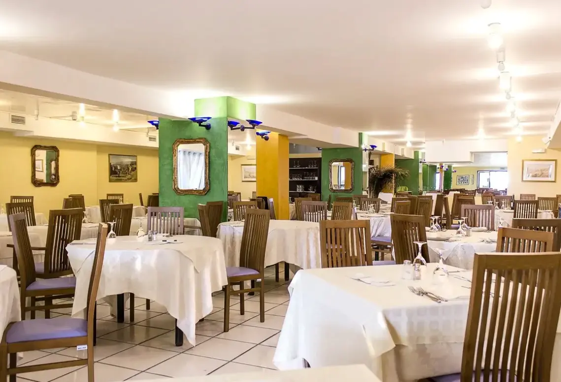 Restauracja i jedzenie w hotelu Nike (Giardini Naxos)