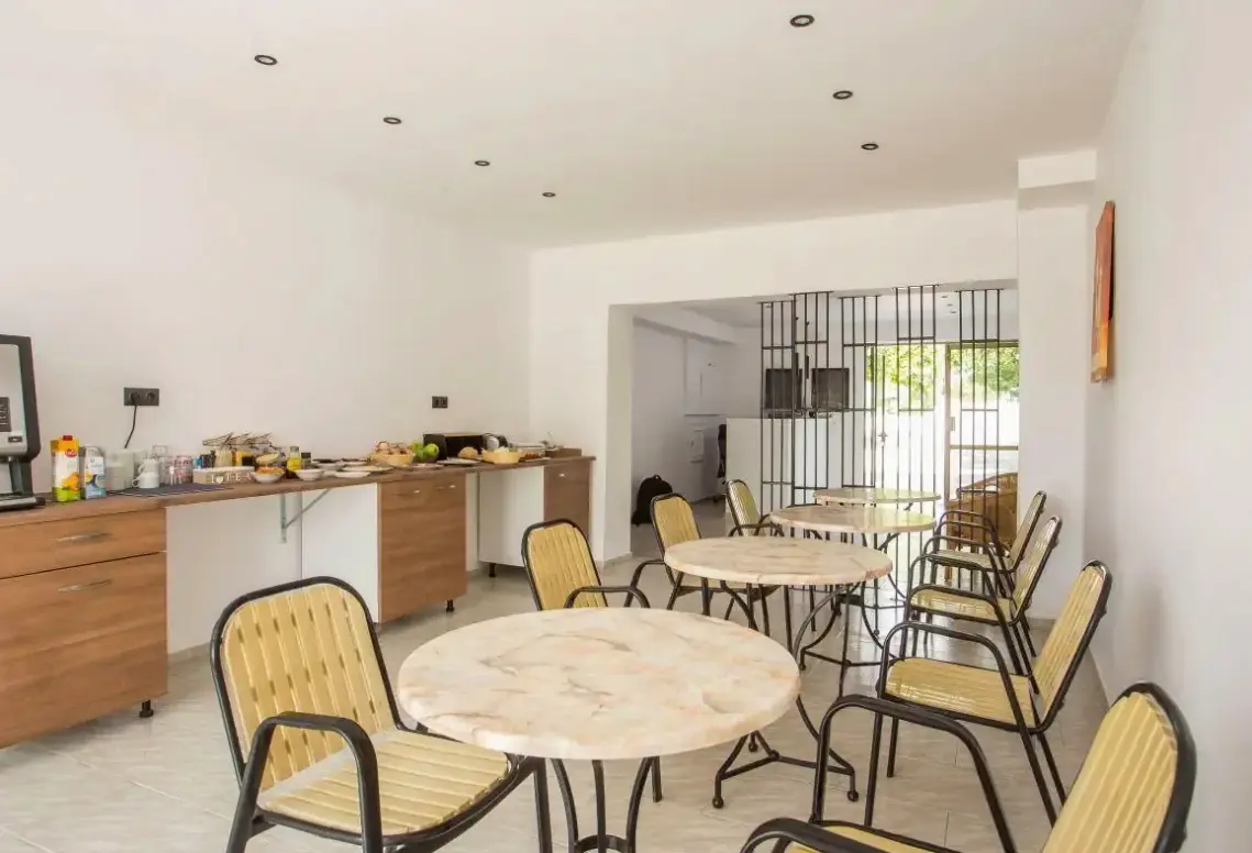 Restauracja i jedzenie w hotelu Nikos BnB