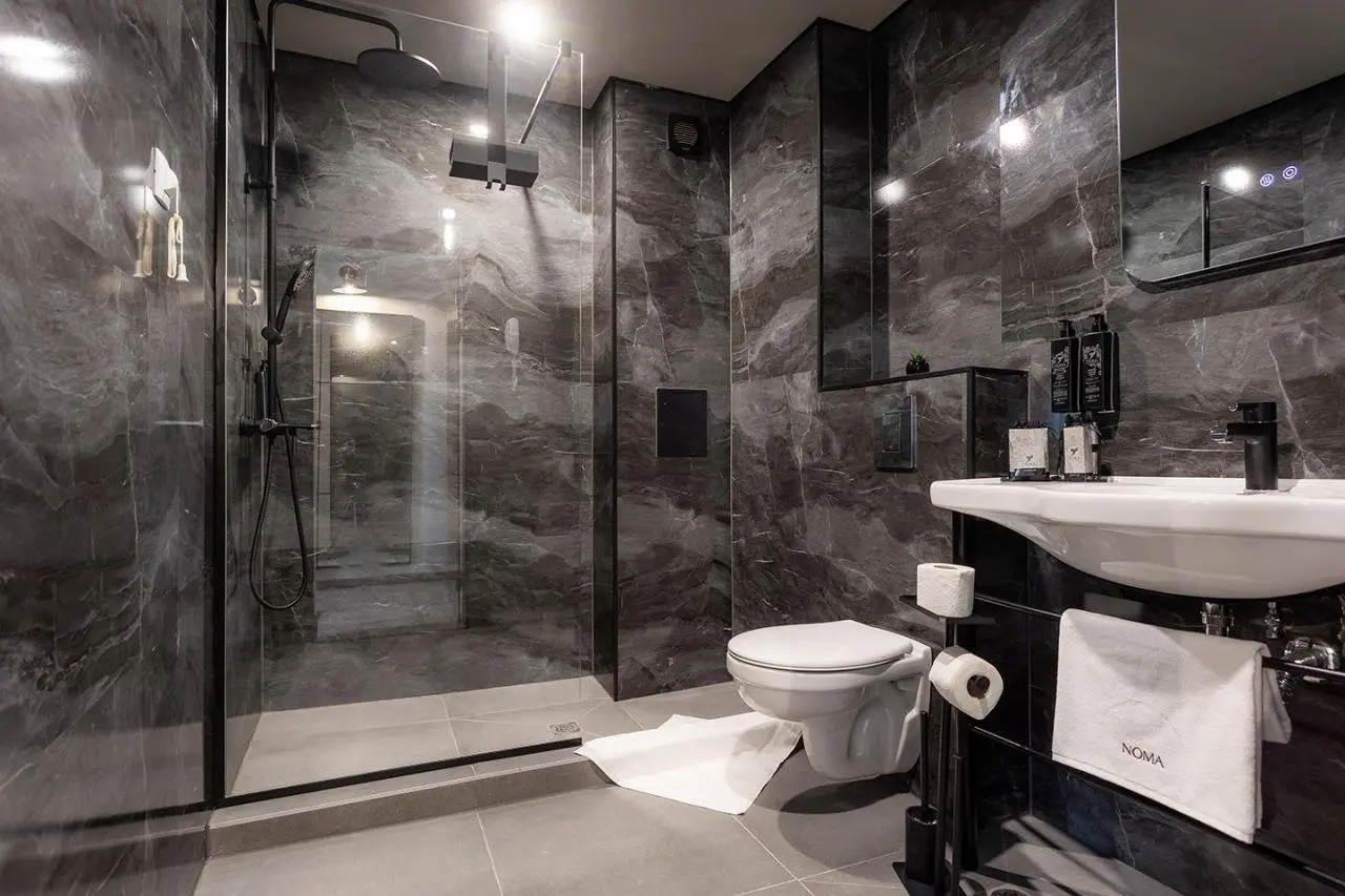 Łazienka w pokoju hotelu Noma Boutique