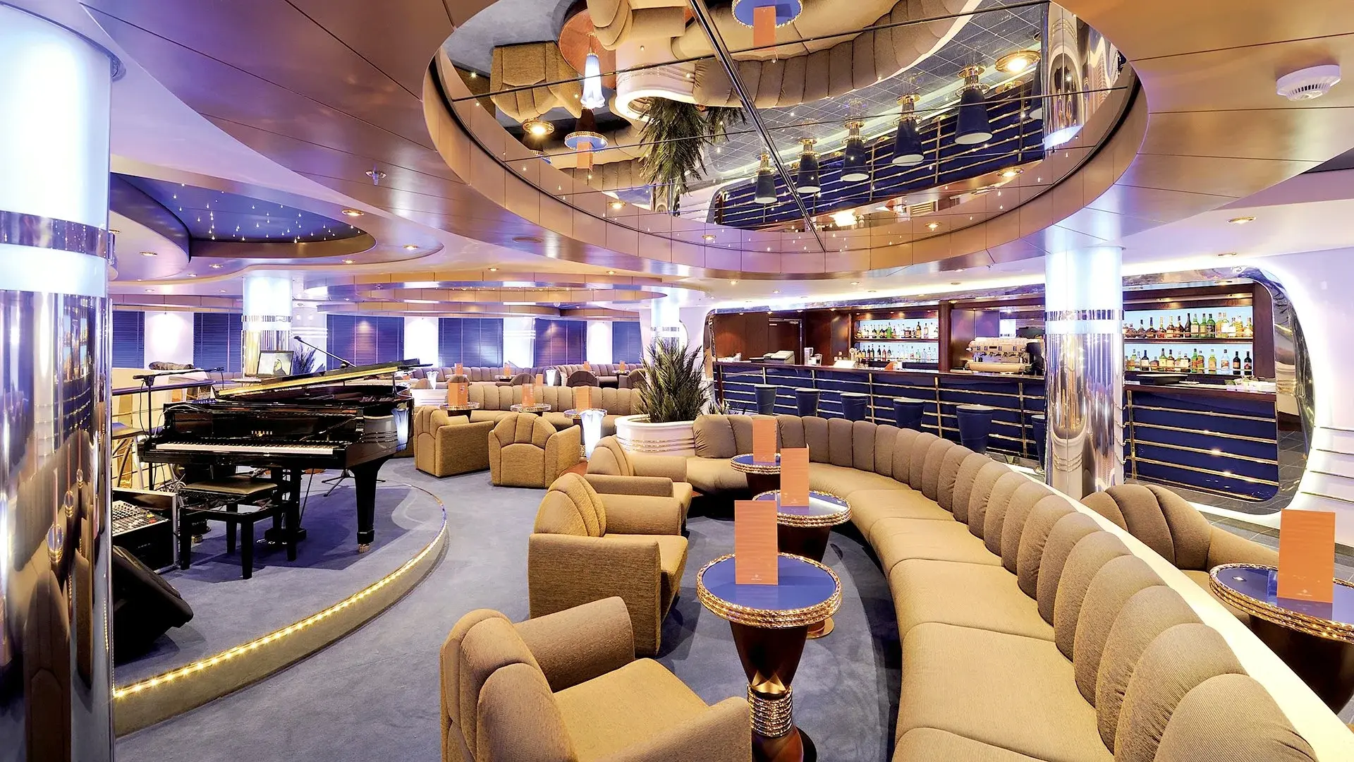 Lobby hotelu Noworoczny Rejs Wyspy Kanaryjskie i Madera z Teneryfy - Msc Fantasia (I)
