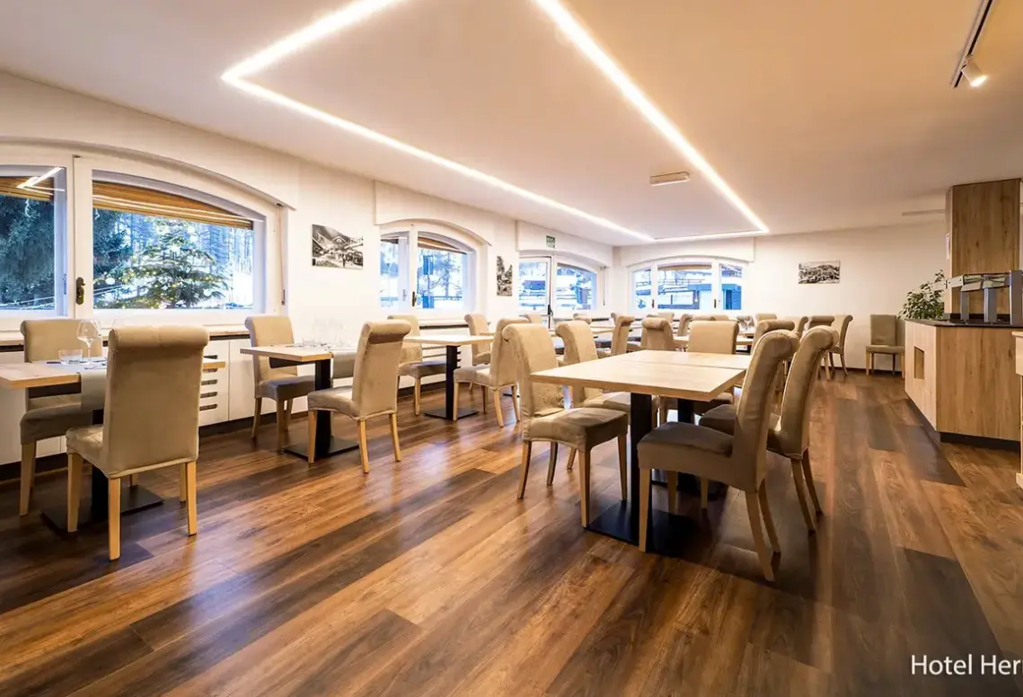Restauracja i jedzenie w hotelu Nube d'Argento