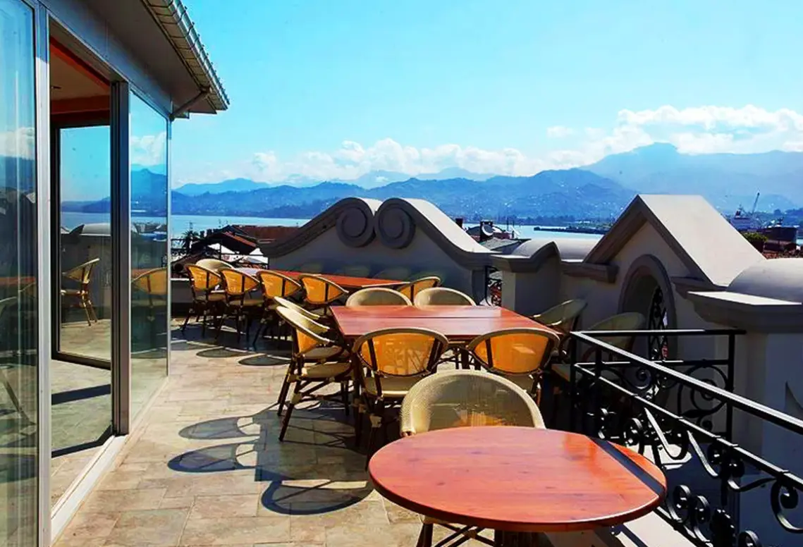 Widok z hotelu O. Galogre