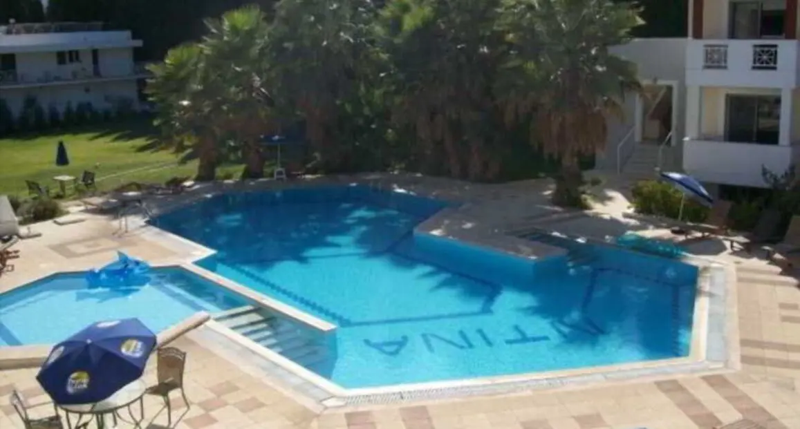 Basen w hotelu Olgas Paradise