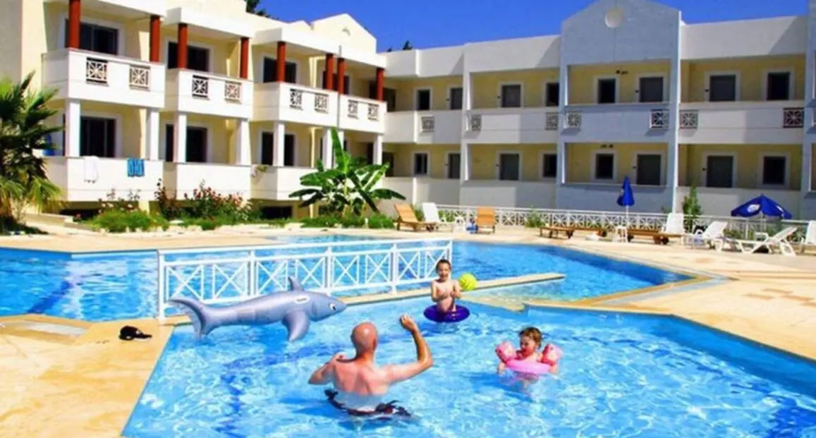 Basen w hotelu Olgas Paradise