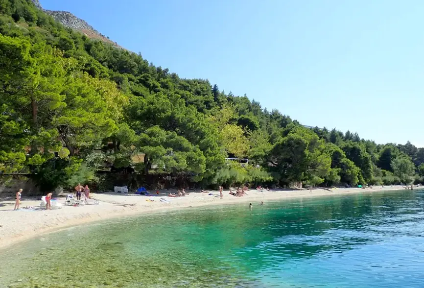 Plaża przy hotelu Omis - Apartamenty prywatne