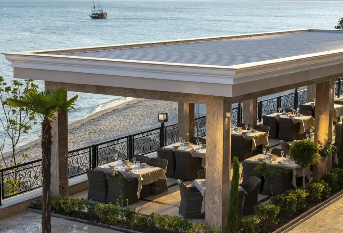 Restauracja i jedzenie w hotelu Onyx Beach Residence
